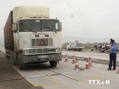 Xử lý nghiêm tình trạng tiêu cực tại các trạm kiểm tra tải trọng xe